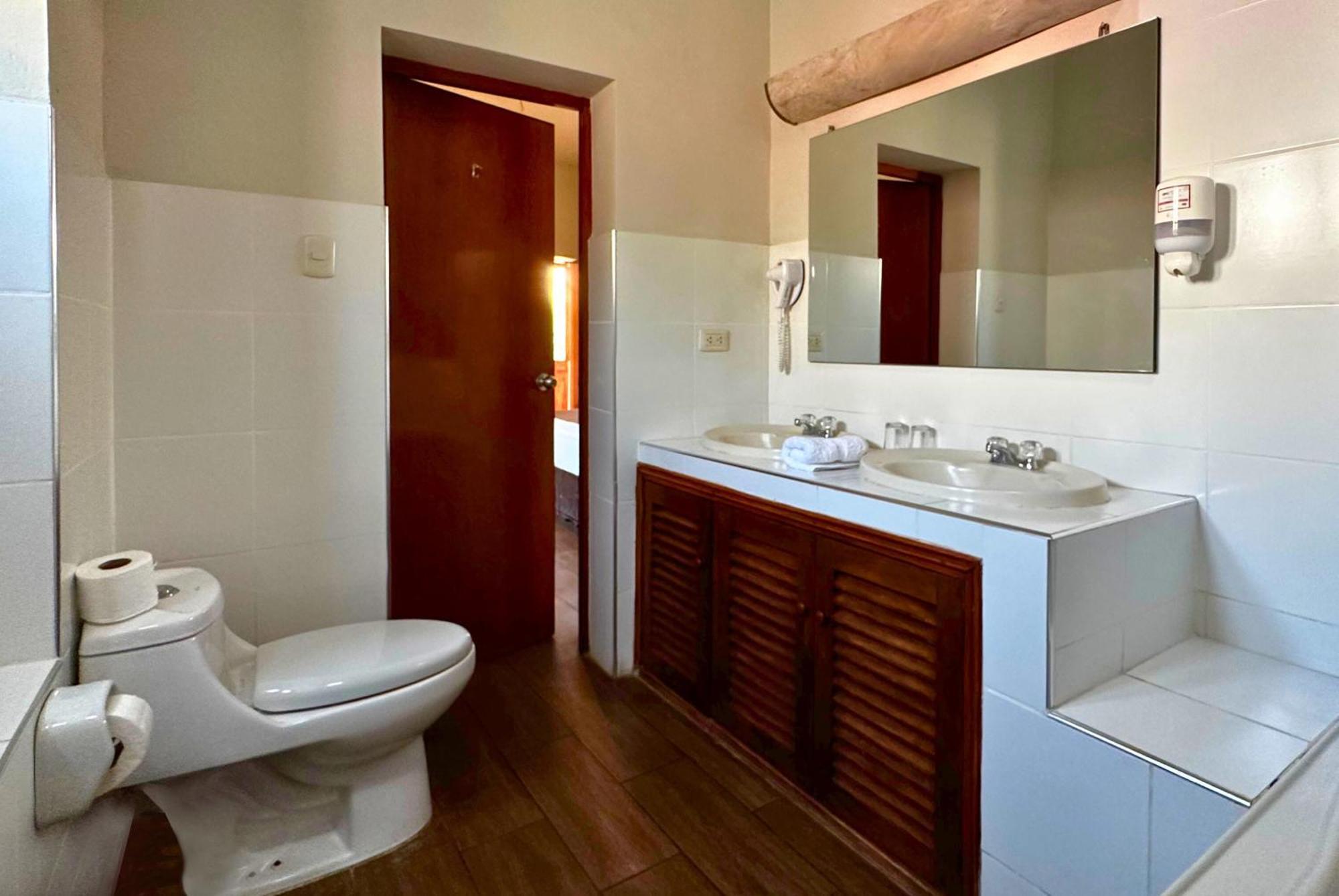 Dm Hoteles Mossone - Ica Luaran gambar
